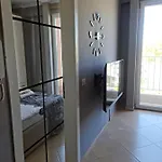 6th Floor Apartments, شقة *