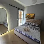 6th Floor Apartments, * 티라나