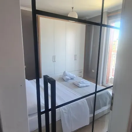6th Floor Apartments, Apartman