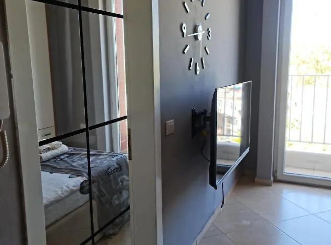 6th Floor Apartments, Appartamento *