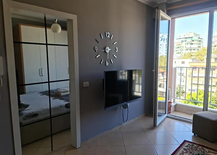 6th Floor Apartments, Appartamento *
