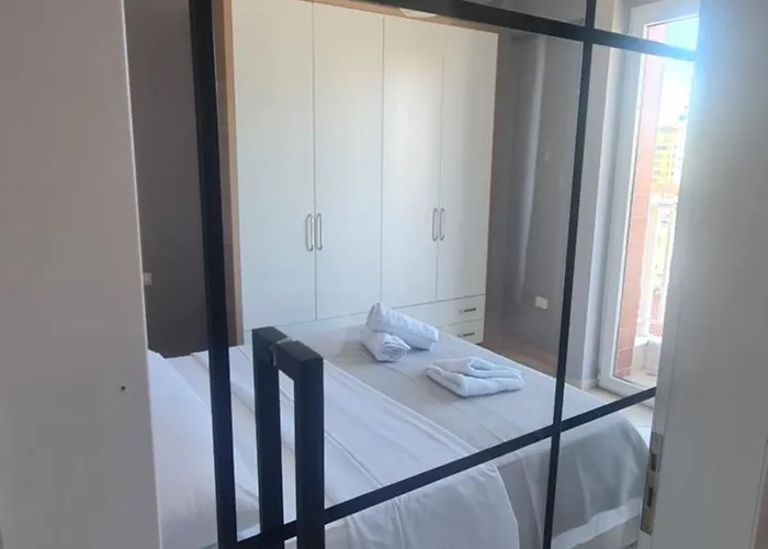6th Floor Apartments, Appartamento